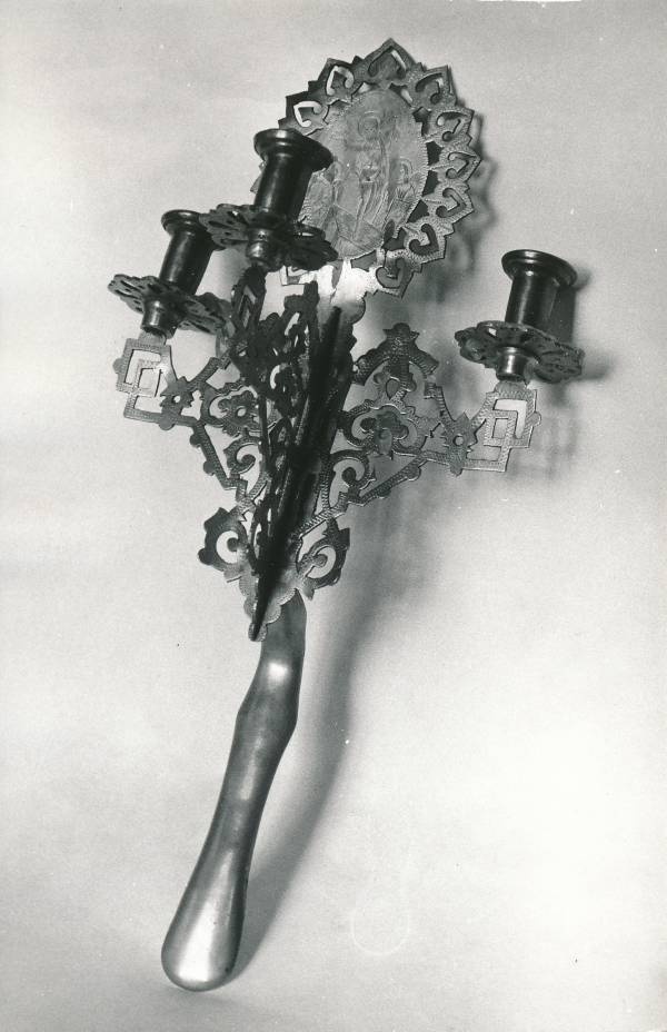 Tartu kirikutes leiduvad kultusesemed. Küünlajalg Uspenski õigeusu kirikus, Magasini tn 1. 1987.a.