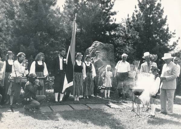Laulupidu Tartus 1989a. Laulupeotule süütamine päikesekiirest Narva mäel.