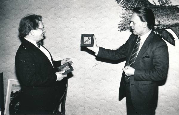 Puidurestaureerija A. Kärbo 60. juubeli tähistamine 1988a. Õnnitleb Räni Laanmaa.