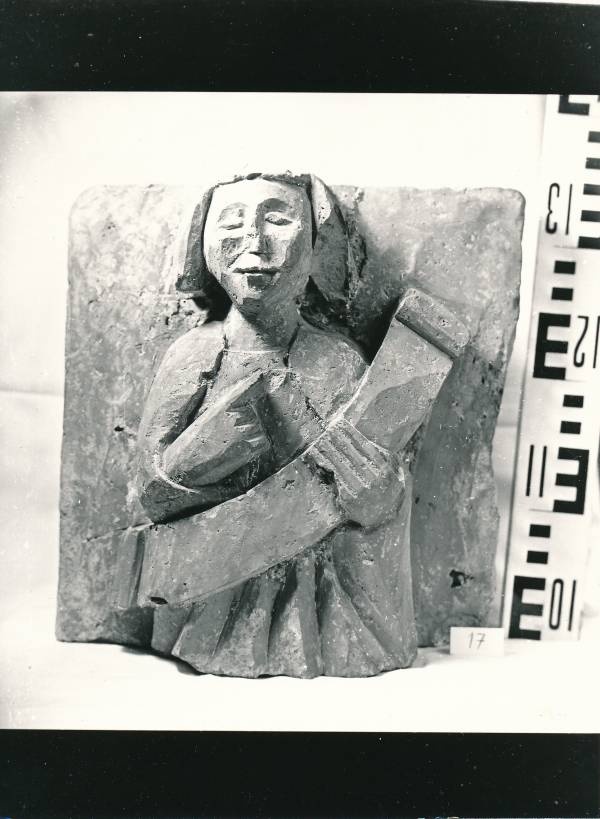 Tartu Jaani kiriku terrakota savist figuur.