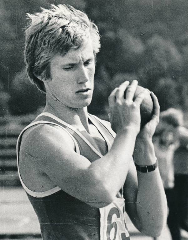 Portreefoto. Kergejõustiklane kümnevõistleja Valter Külvet. 1984.a.