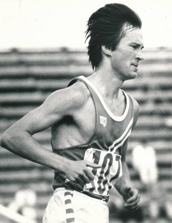 Portreefoto. Kergejõustiklane Rein Valdmaa. 1984.a.