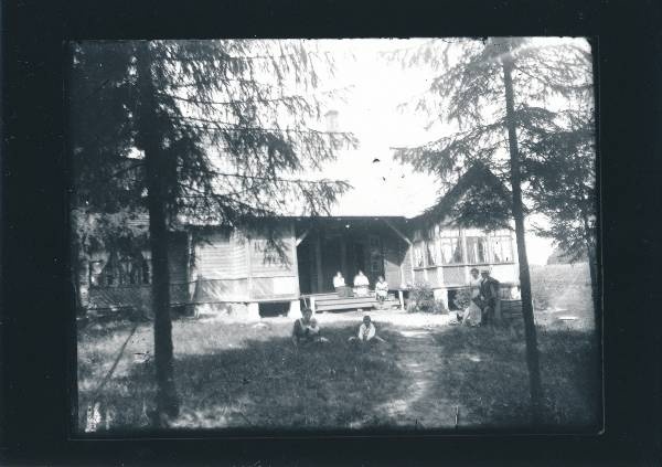 Fotograaf H.Riedeli perekonna fotoarhiiv. Perekond Riedel Elvas. 1920ndatel.