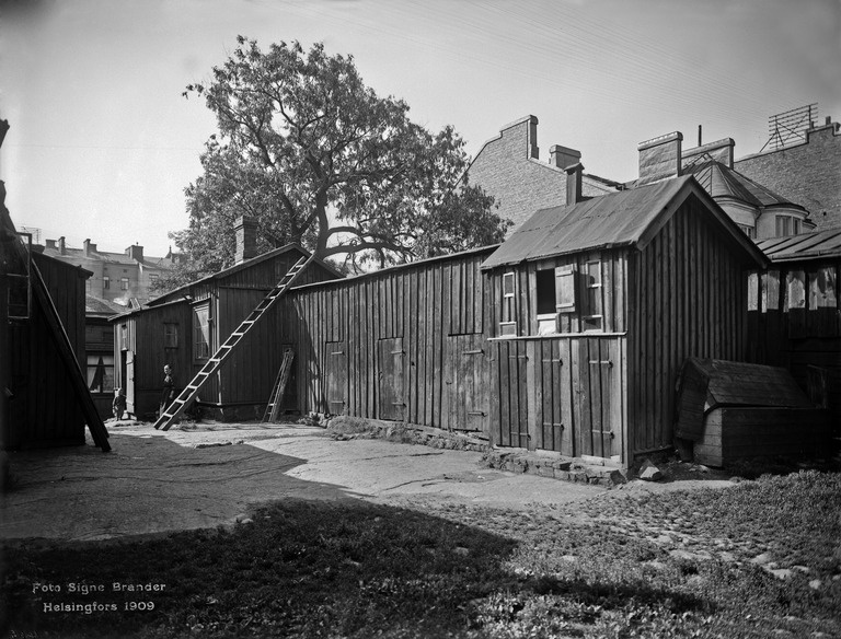 Iso Roobertinkatu 17. Piha.