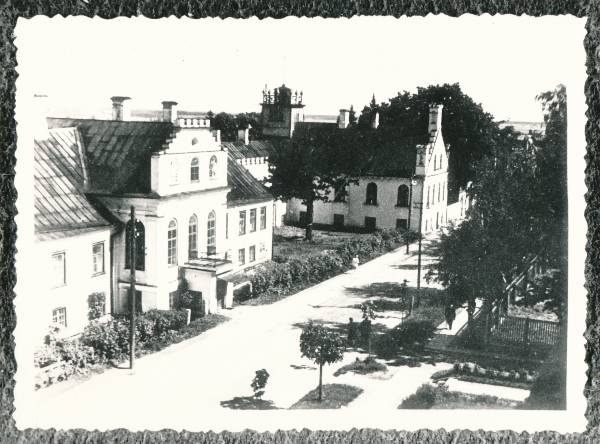 Fotokoopia. Endine Karlova mõisahoone 1952a Tartus.