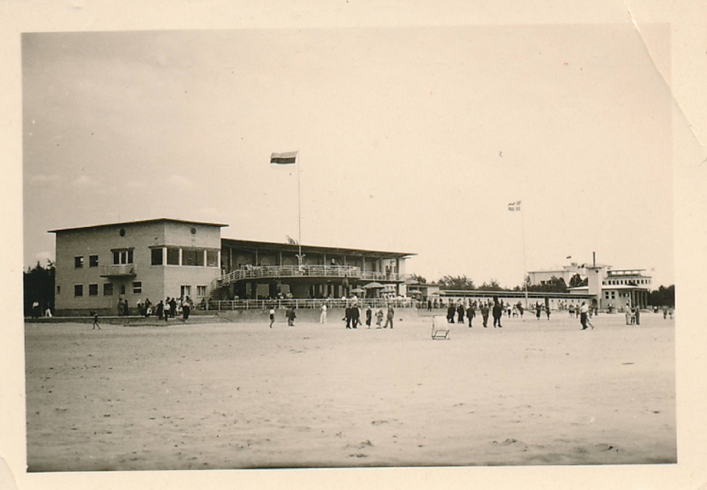 Pärnu rannahoone ja eemal Rannahotell 1912a.