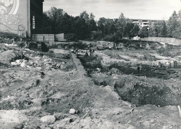 Kaubahalli ehitusplats, kõrval Ülikooli 1. Tartu, 1988-1989.