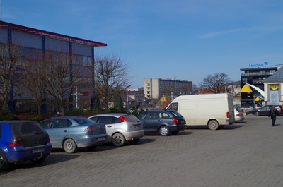 Bussid Rakvere autobussijaamas, taustal Rakvere turuplats rephoto