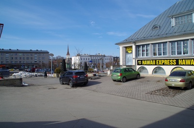 Newspaper store in Rakvere near the square next to the house rephoto