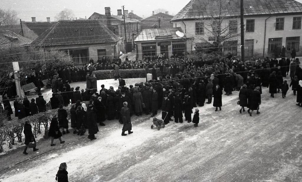 Saaremaa 1919. a. mässule pühendatud mälestussamba nurgakivi panek endisel Vabadussõjas langenute mälestussamba platsil: üldvaade ülevalt