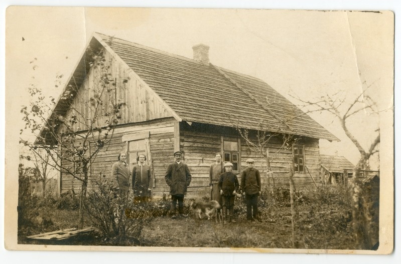 Foto. Väike-Olli talu Lätimaal