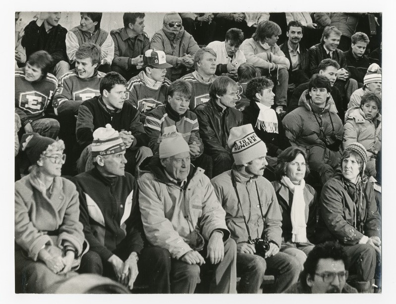 Foto. Suusavõistluse tribüün