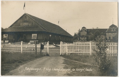 Foto. Vaade 7. rügemendi kasarmuhoonele ja Põhjalaagri kodule  duplicate photo