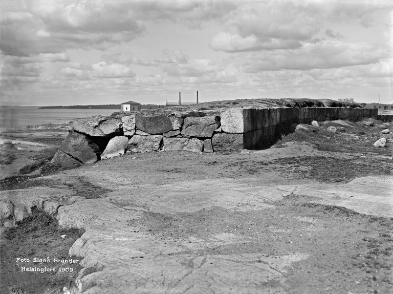 Puolustusvalleja Eirassa