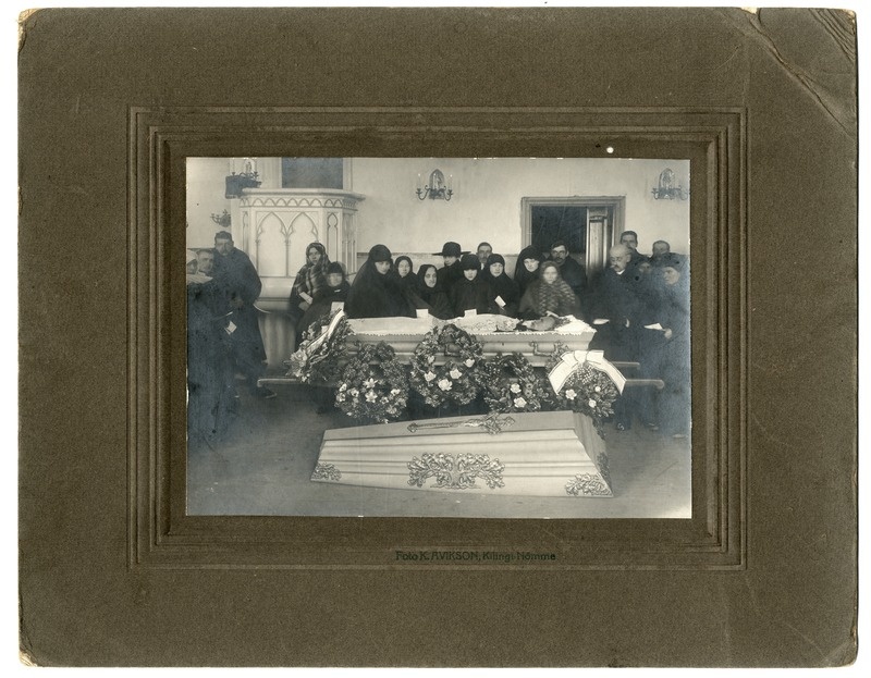 Foto kartongil. Laos Kosenkraniuse matusetalitus