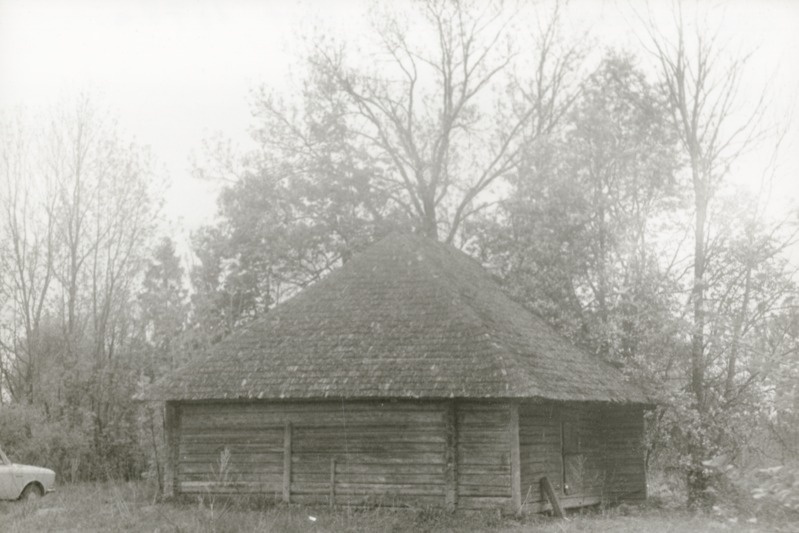 Foto. Jäärja valla Everti-Kõrvi talu ait