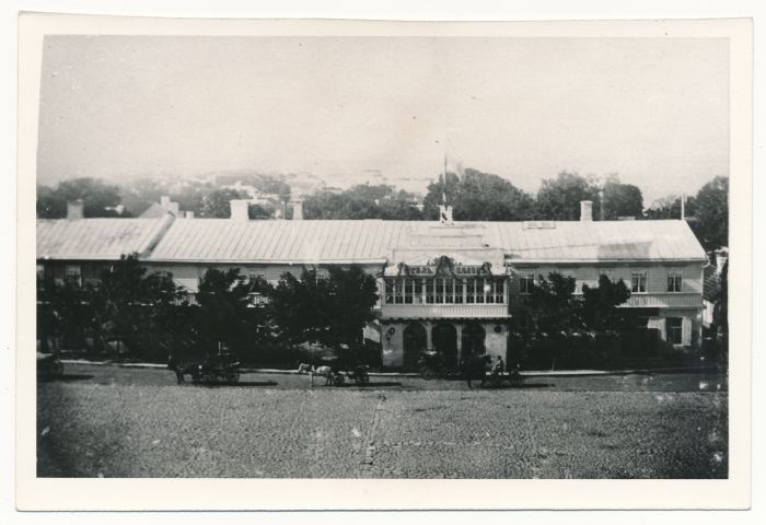 Foto. Hotell "Salong" Haapsalus Turuplatsi ääres. Põles ära 11. aug. 1906. HM 1341. Reprodutsioon.