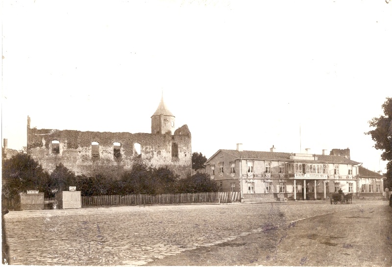 Foto. Haapsalu turuplatsi ja St. Peterburgi vaade u. 1900.