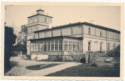 Postkaart. Haapsalu linna mudaravila välisvaade. Asub albumis HM 7955.  duplicate photo