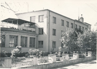 Foto. Haapsalu. Sanatoorium "Laine" I korpus. Ehitatud 1936. Reprodutseeris Hans Alver. 1968.  duplicate photo