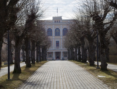 Puiestee in front of Rakvere Internate School. rephoto