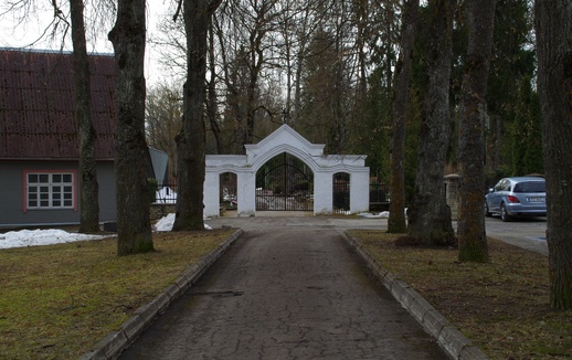Rakvere linnakalmistu värav rephoto