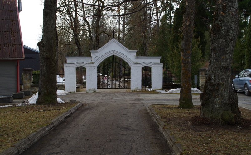Rakvere, cemetery gate rephoto