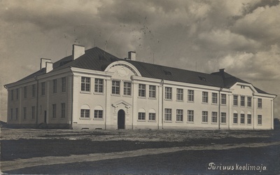 Tür's new school house  duplicate photo