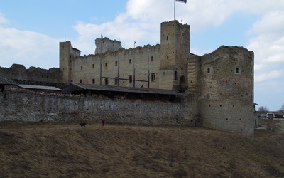 Estonia : Rakvere castle ruins rephoto
