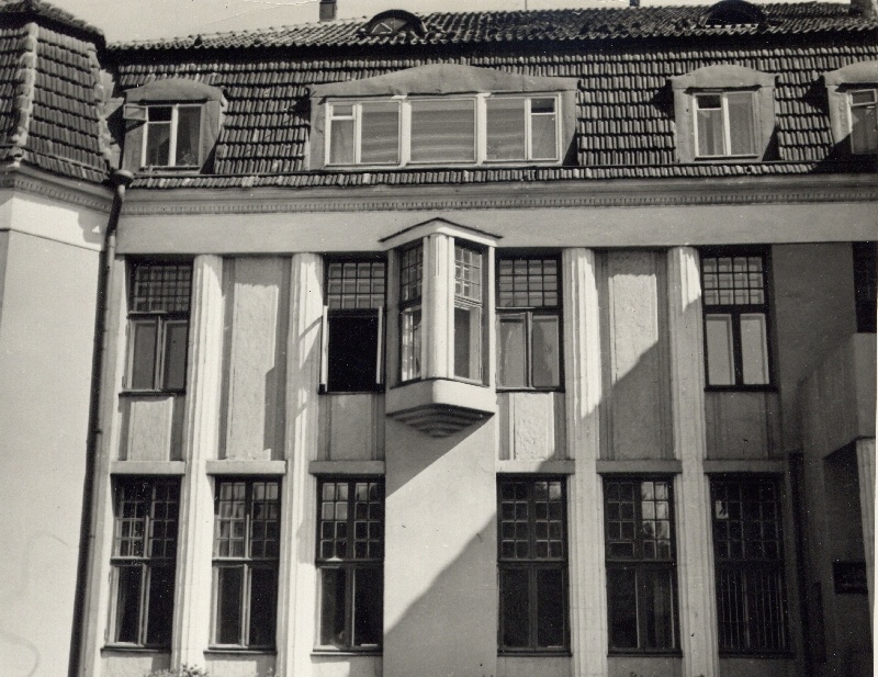 Elektrijaam Tallinnas Põhja pst 27. Arhitekt Hans Schmidt