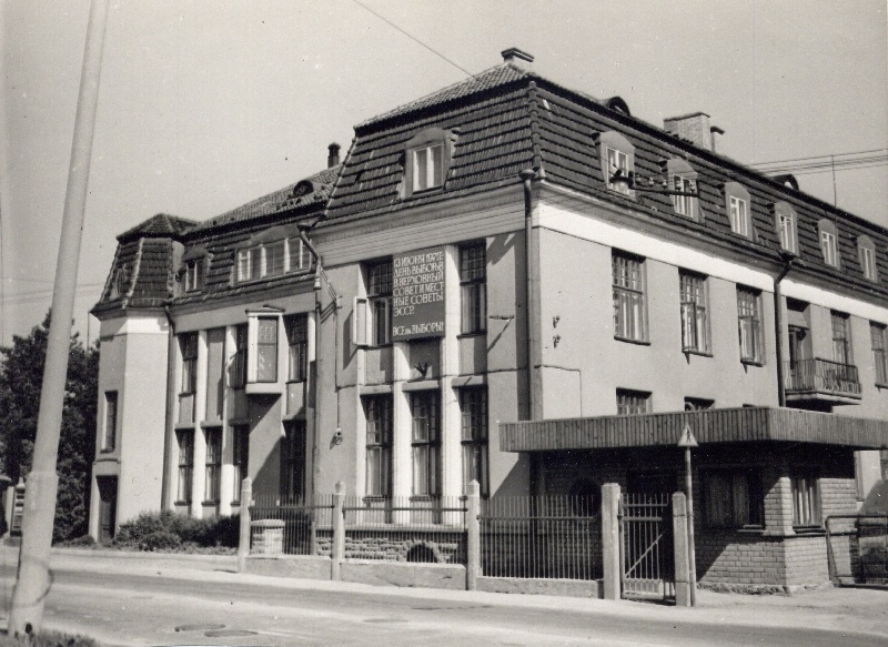 Elektrijaam Tallinnas Põhja pst 27. Arhitekt Hans Schmidt