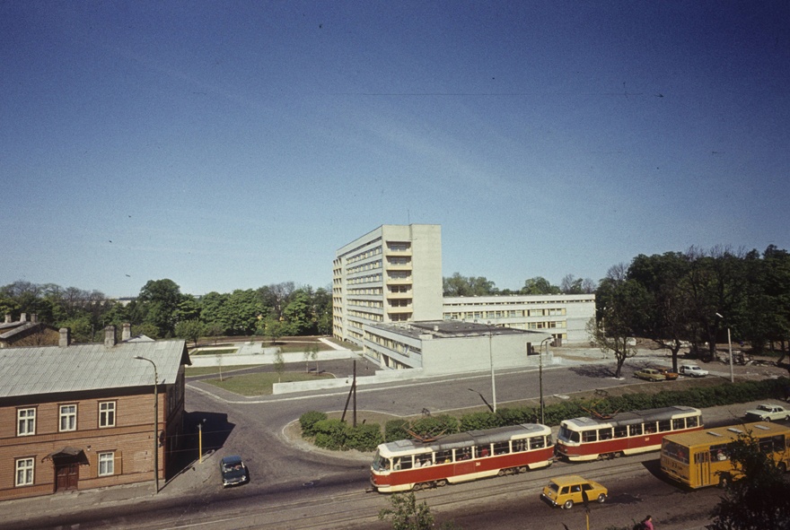 IV (Magdaleena) haigla Tallinnas. Arhitektid Kalju Luts, Hansi Aru