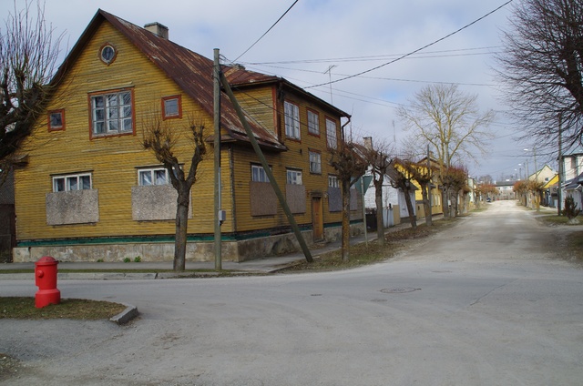 Building on the street corner in Rakvere rephoto