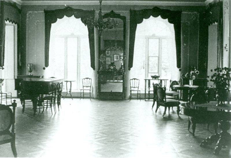 Foto. Villa "Friedheim" 1939.a. Vaade söögitoast saali, aknad mere poole.