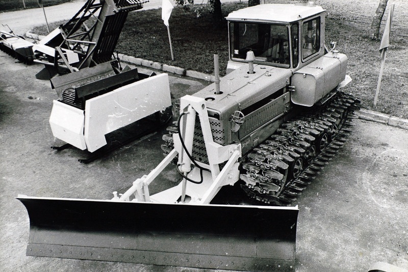 Buldooser traktori ДТ-75Б ette haakimiseks
