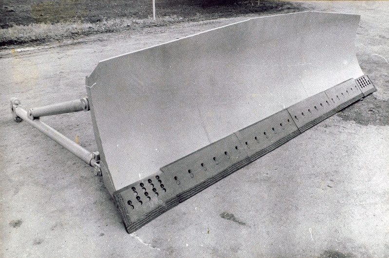 Buldooser traktorile T-100 M