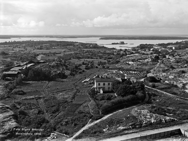 Panoraama Kansallismuseon tornista länsiluoteeseen.