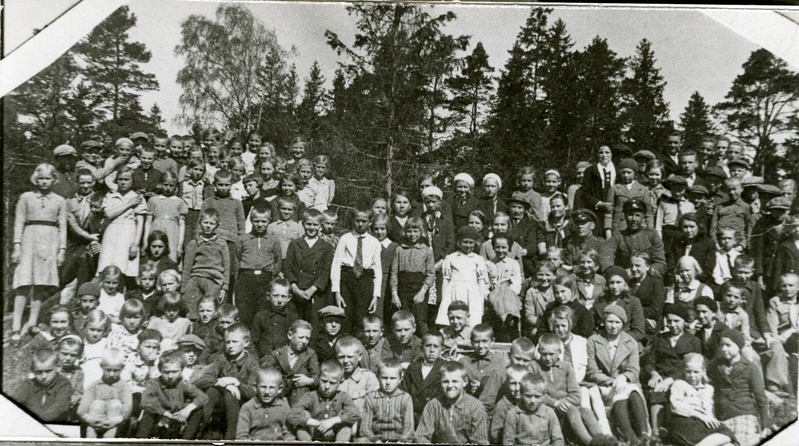 Pidula algkooliõpilased metsapäeval Kõnnu vahtkonnas