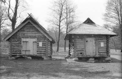 Vergi ja Eisma võrgukuurid Aarte talu juures.  similar photo