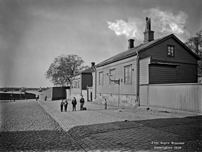 Punavuorenkatu 23.