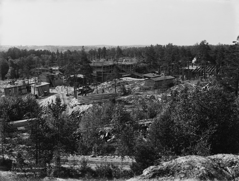 Talonrakennustöitä nykyisen Auroran sairaalan alueelta.