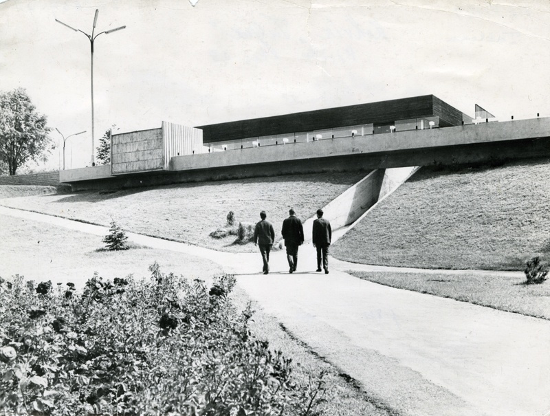 Kohvik "Tuljak" Tallinnas, vaade. Arhitekt Valve Pormeister, sisearhitektid Vello Asi, Väino Tamm