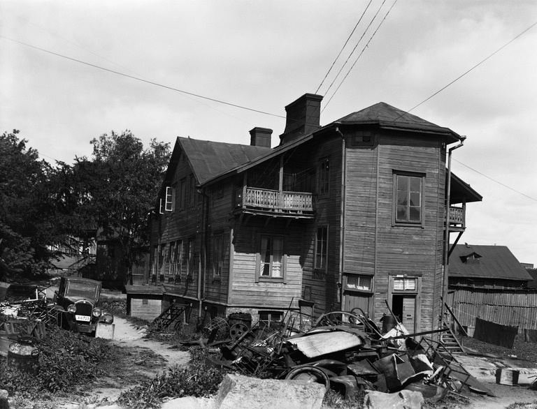 Turuntie 5 ( = Mannerheimintie 13 ). Huvila Hesperia numero 61 A.