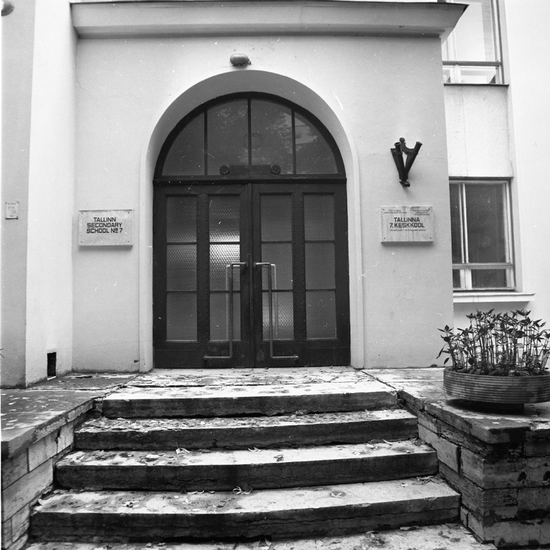 Prantsuse lütseum Tallinnas, vaade uksele. Arhitekt Herbert Johanson