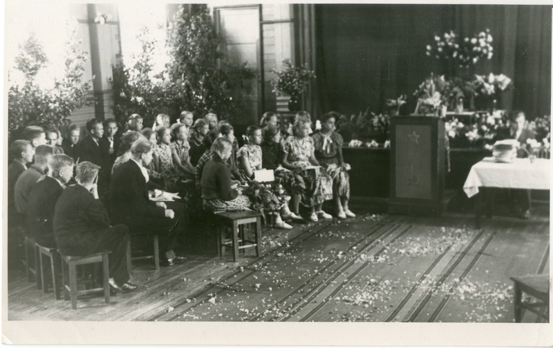 Foto. Pärnu I 7-aastane kool. Kooli lõpuaktus