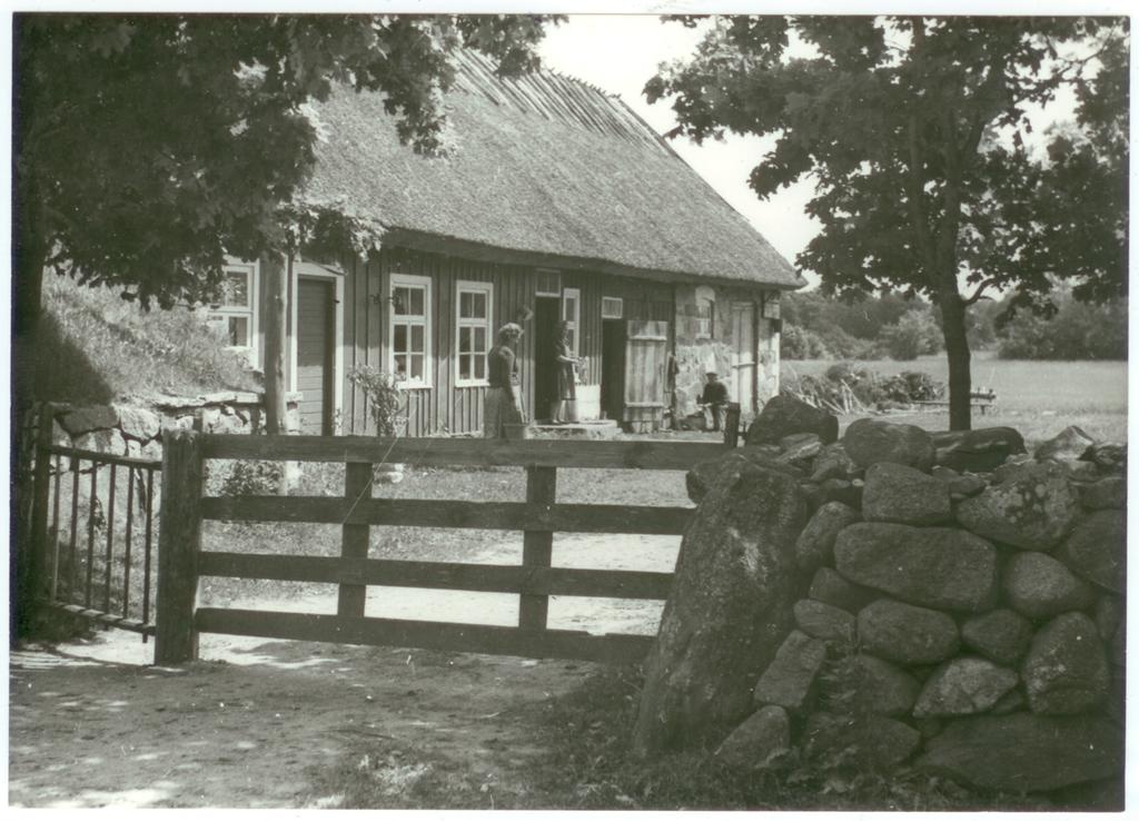 Muhu talu Suuremõisa Iivardi