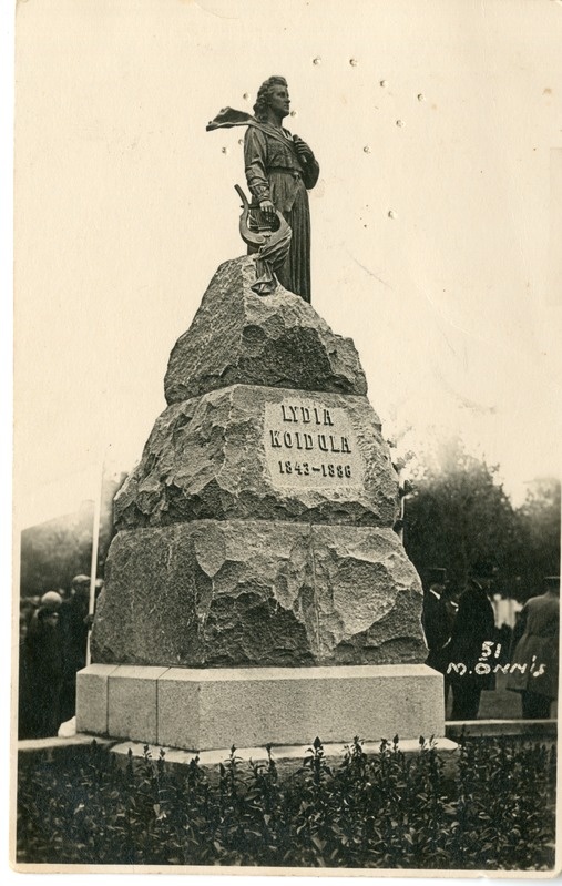 Foto. Lydia Koidula monument. Pärnu, 1932