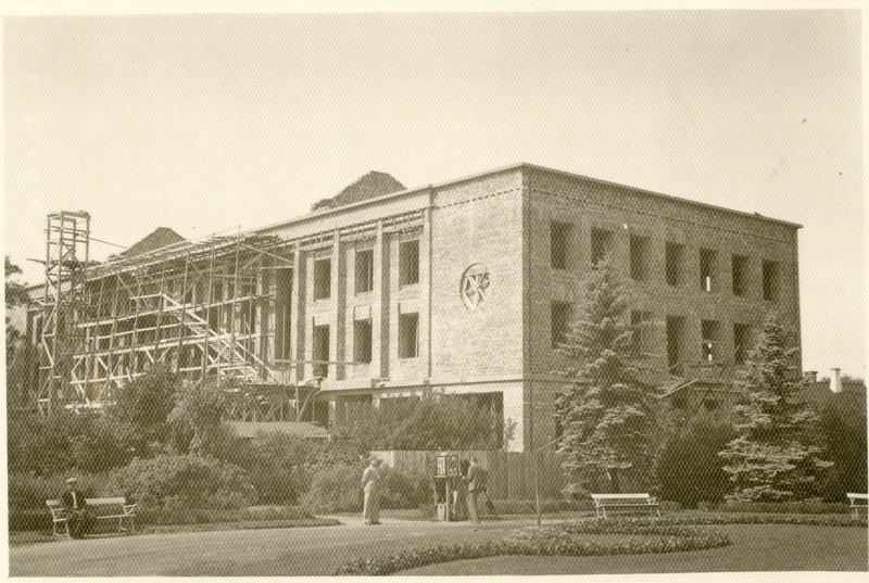 Foto. Eesti Panga Pärnu osakonna valmiv pangahoone. Pärnu, 1940.