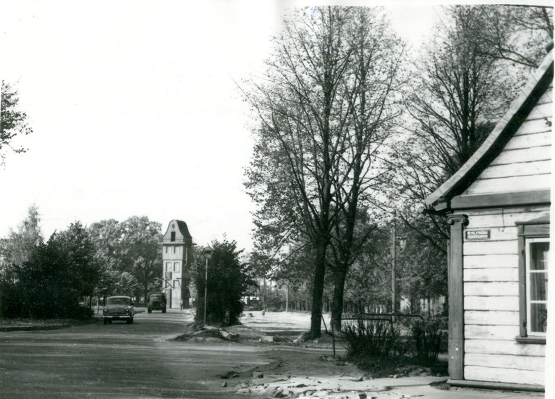 Foto. Vaade Riia mnt poolt Vanapargi (Revolutsiooni) tänavale. Pärnu, 1961.
