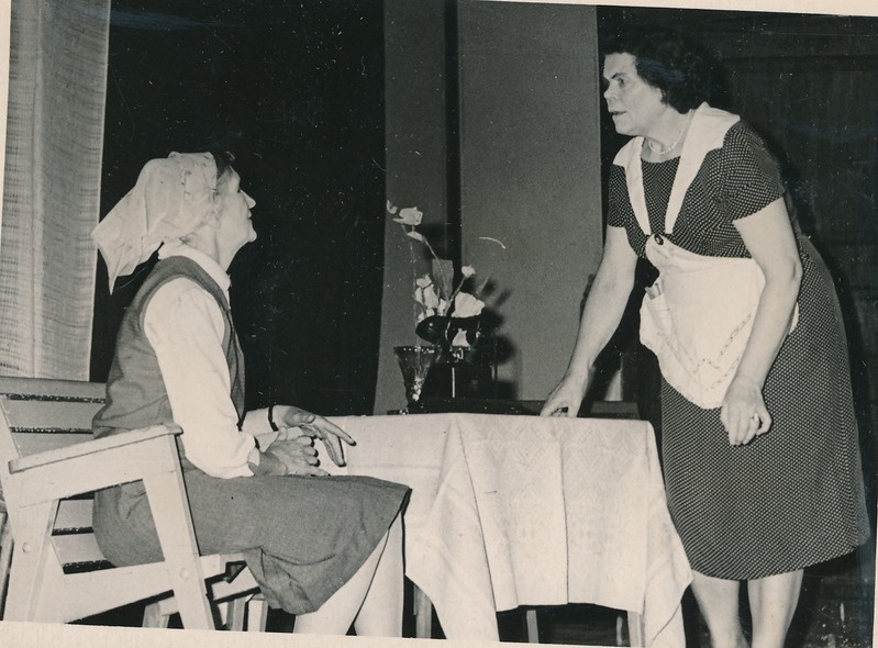 Tartu Kultuurihoone tööveteranide klubi liikmed ühisüritusel 1960ndatel.